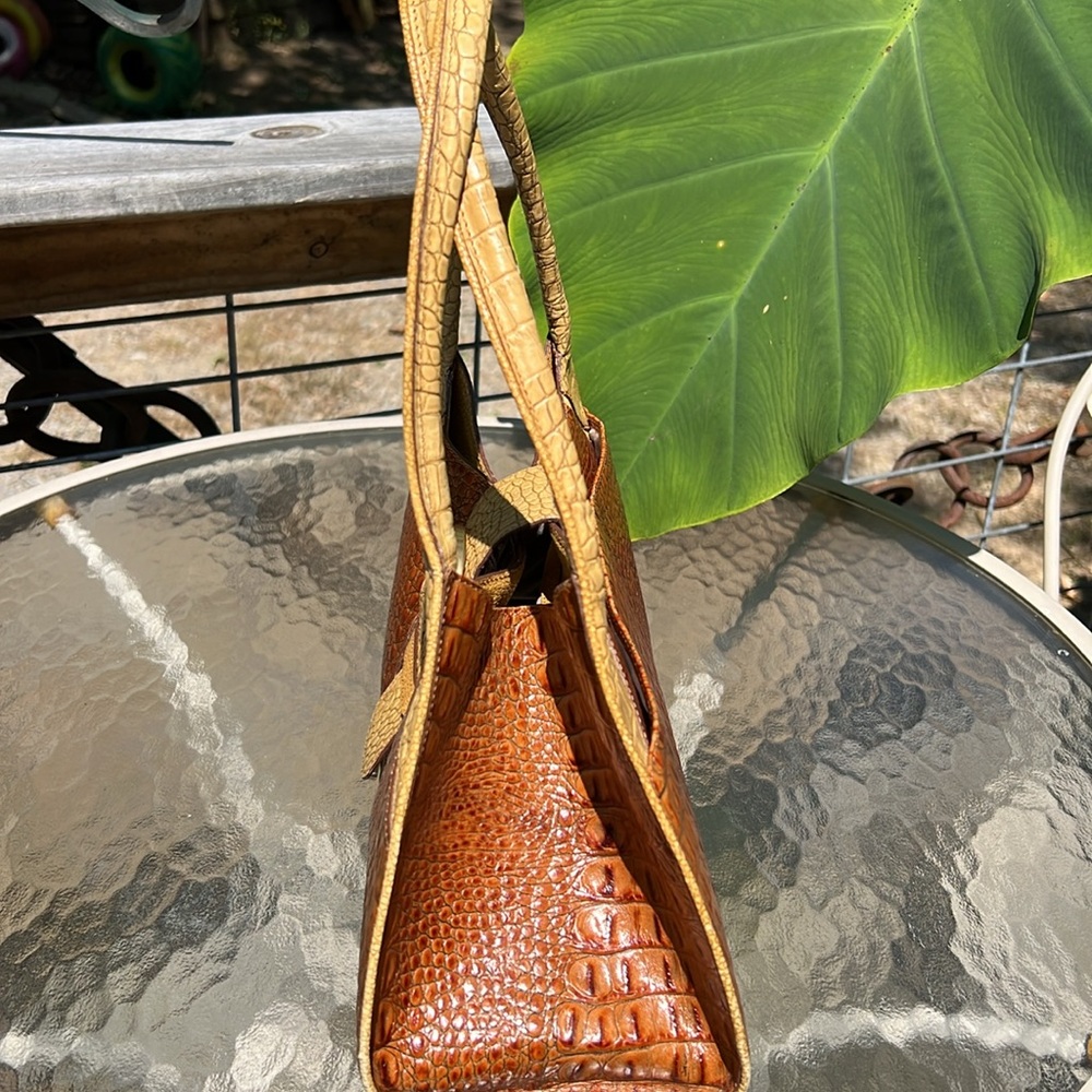 Vintage Brahmin toasted almond /cream Sophie bag. leather, alligator 🐊 print. - Picture 4 of 12